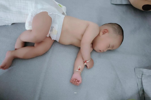 涉县宝宝多久会抬头